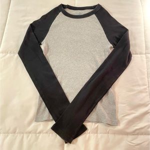 Brandy Melville Bella Top 🖤🤍